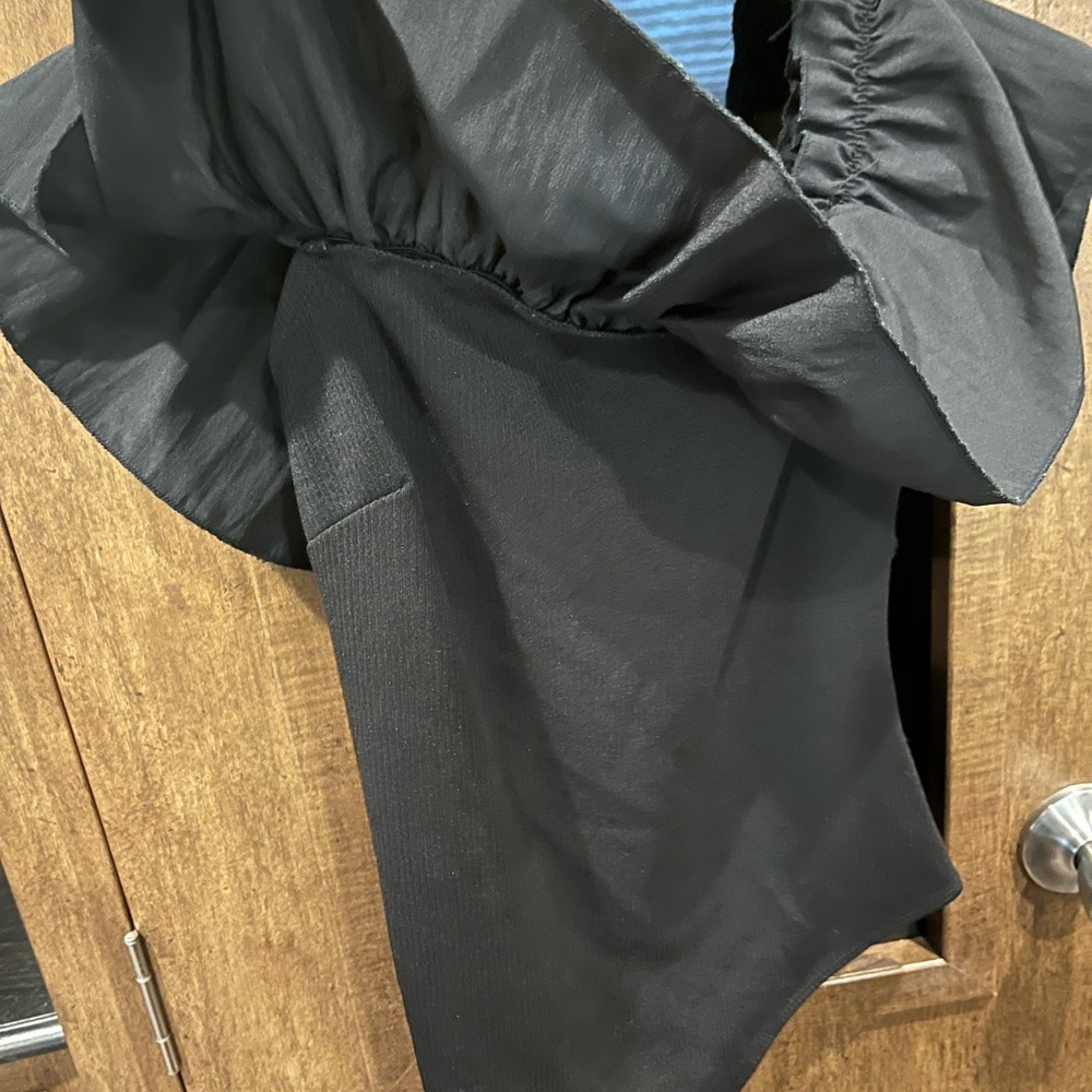 TCEC Black Off-Shoulder Ruffle Top - Picture 3 of 6